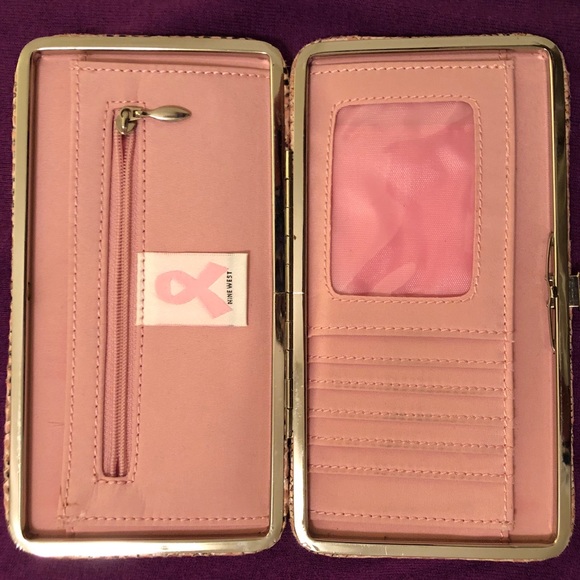 Nine West wallet, pink snakeskin pattern - Picture 3 of 3